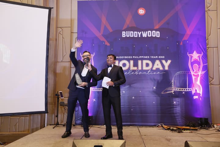 BuddyBoss Buddywood gala — accepting an award
