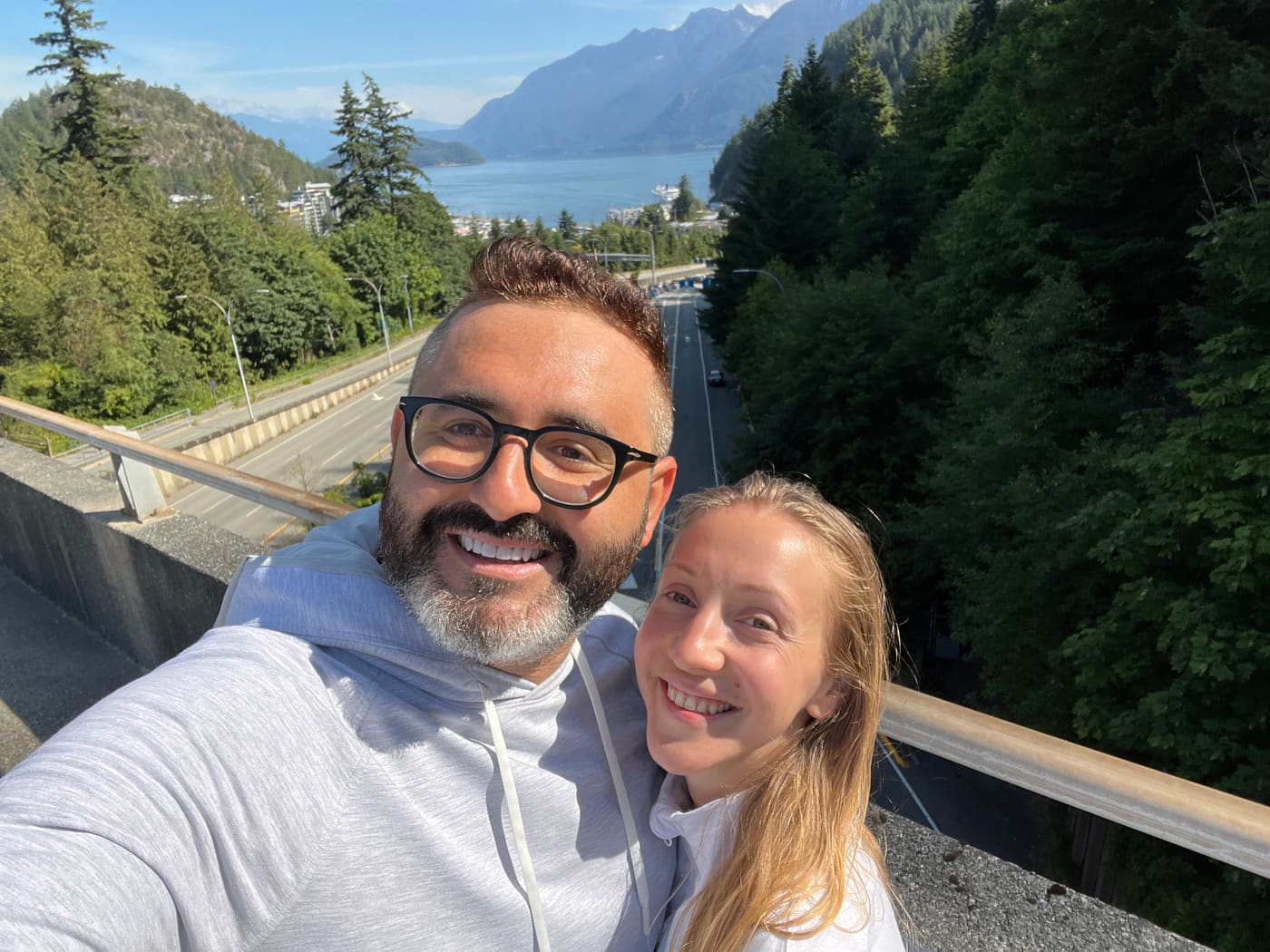 Tom and Jelena on the Sea-to-Sky Highway, Vancouver, mountains and ocean behind